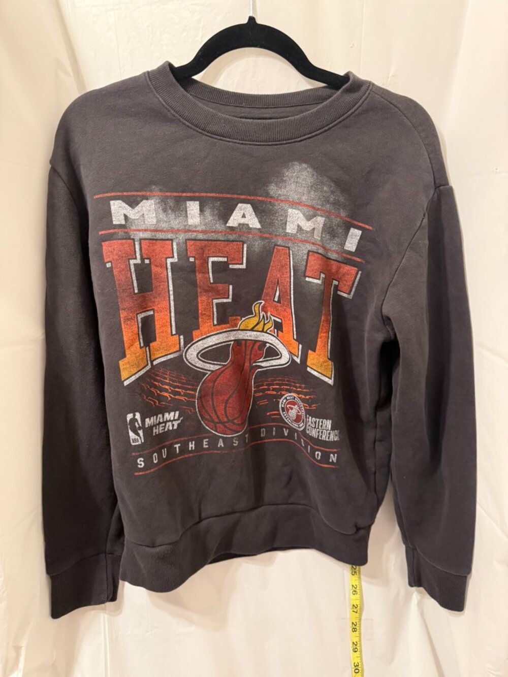 Hollister NBA Miami Heat Graphic Crewneck Pullover Sweatshirt Dark Gray XS